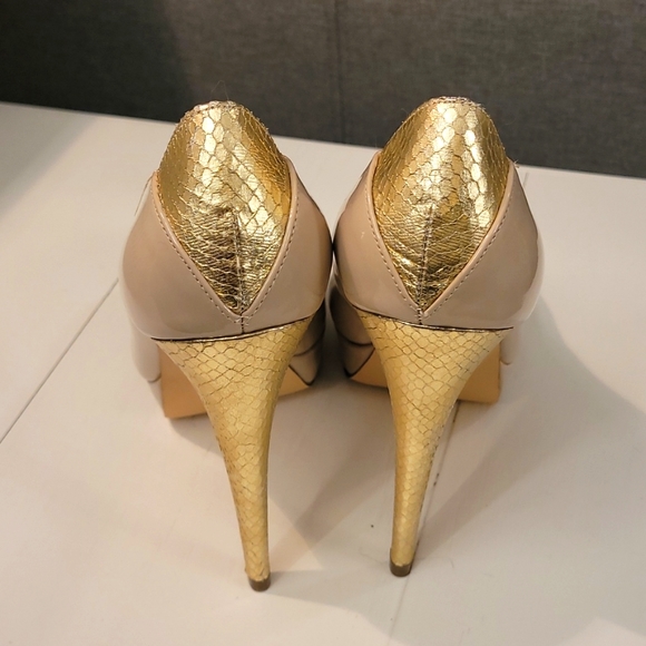 Womens G by Guess Beige Heels with Gold Accents - Picture 2 of 4